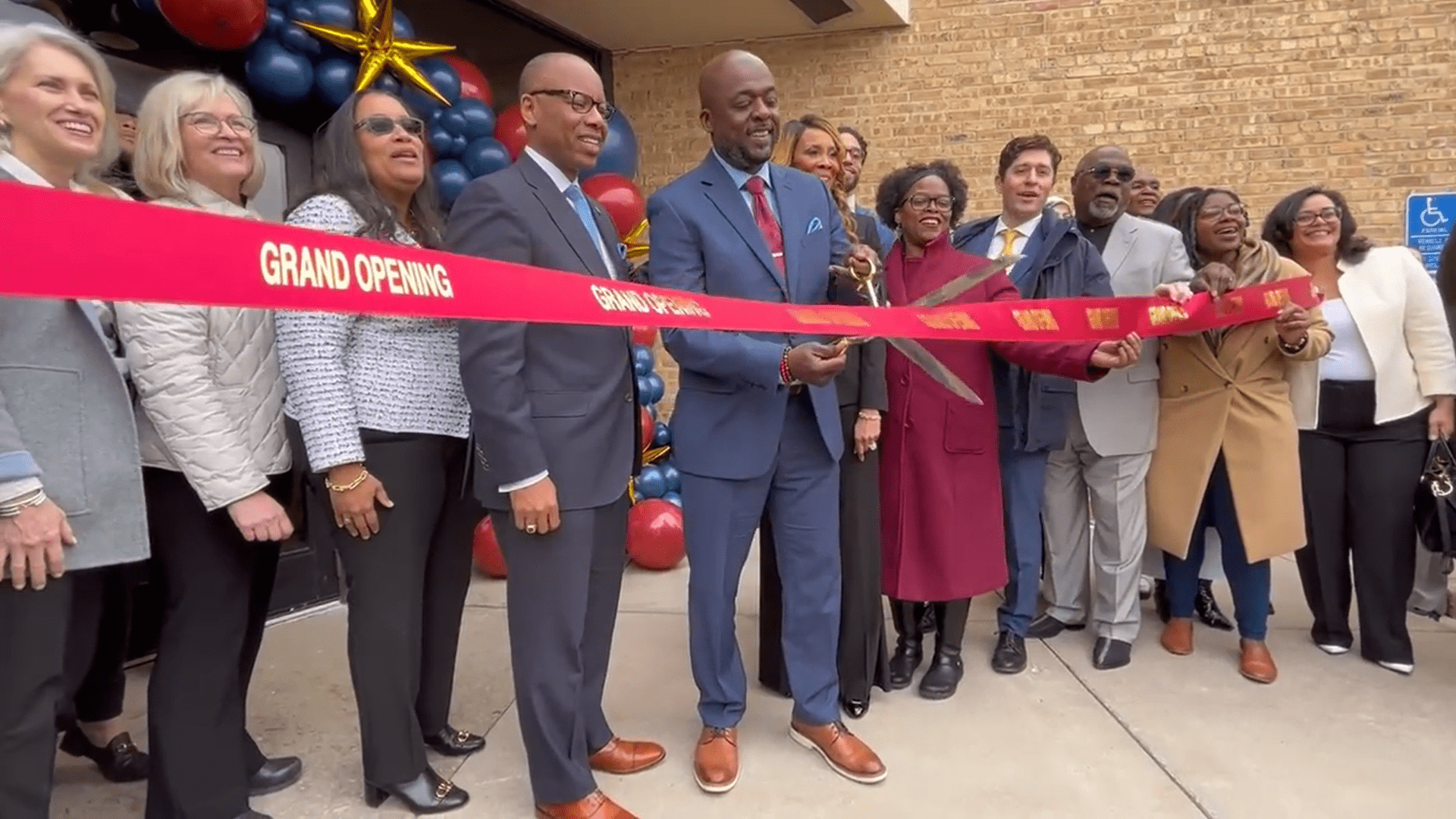 Minnesota’s first Blackowned bank opens in Minneapolis FactsDotVote