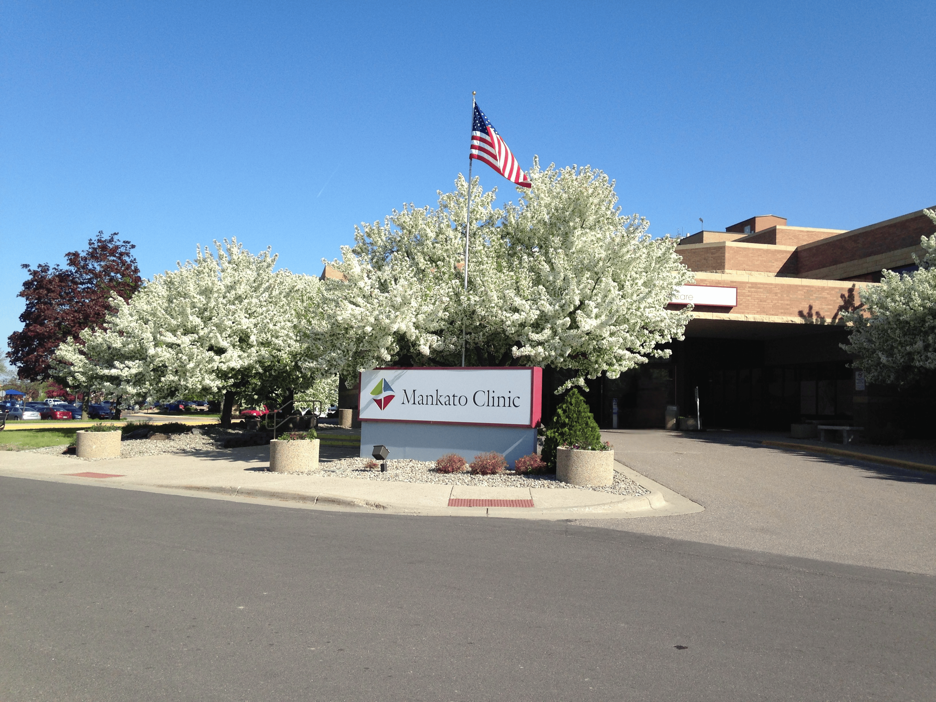 Exterior shot of Mankato Clinic